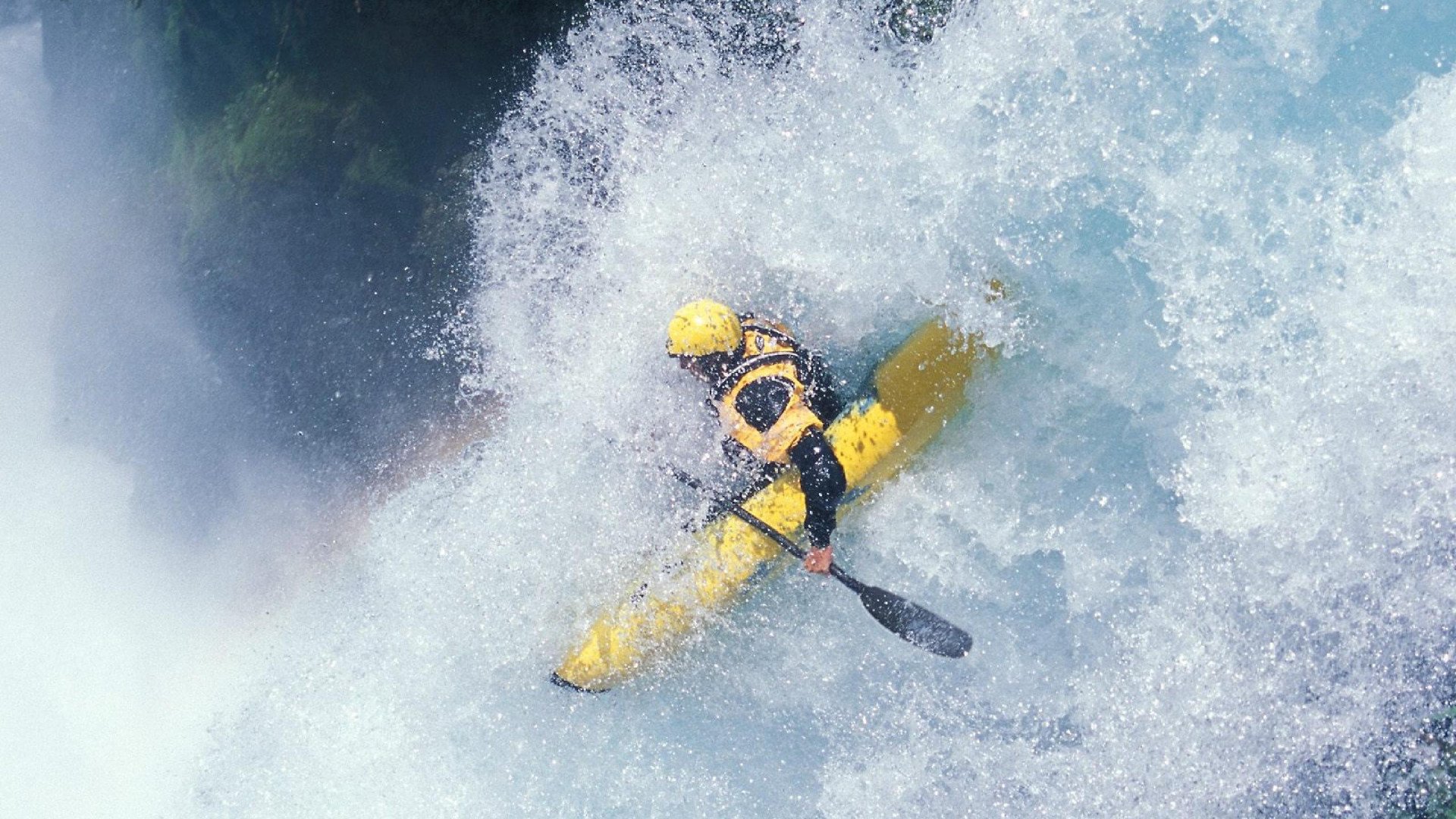 “青少年足球联赛现场嗨翻全场，精彩纷呈”，青少年足球联盟