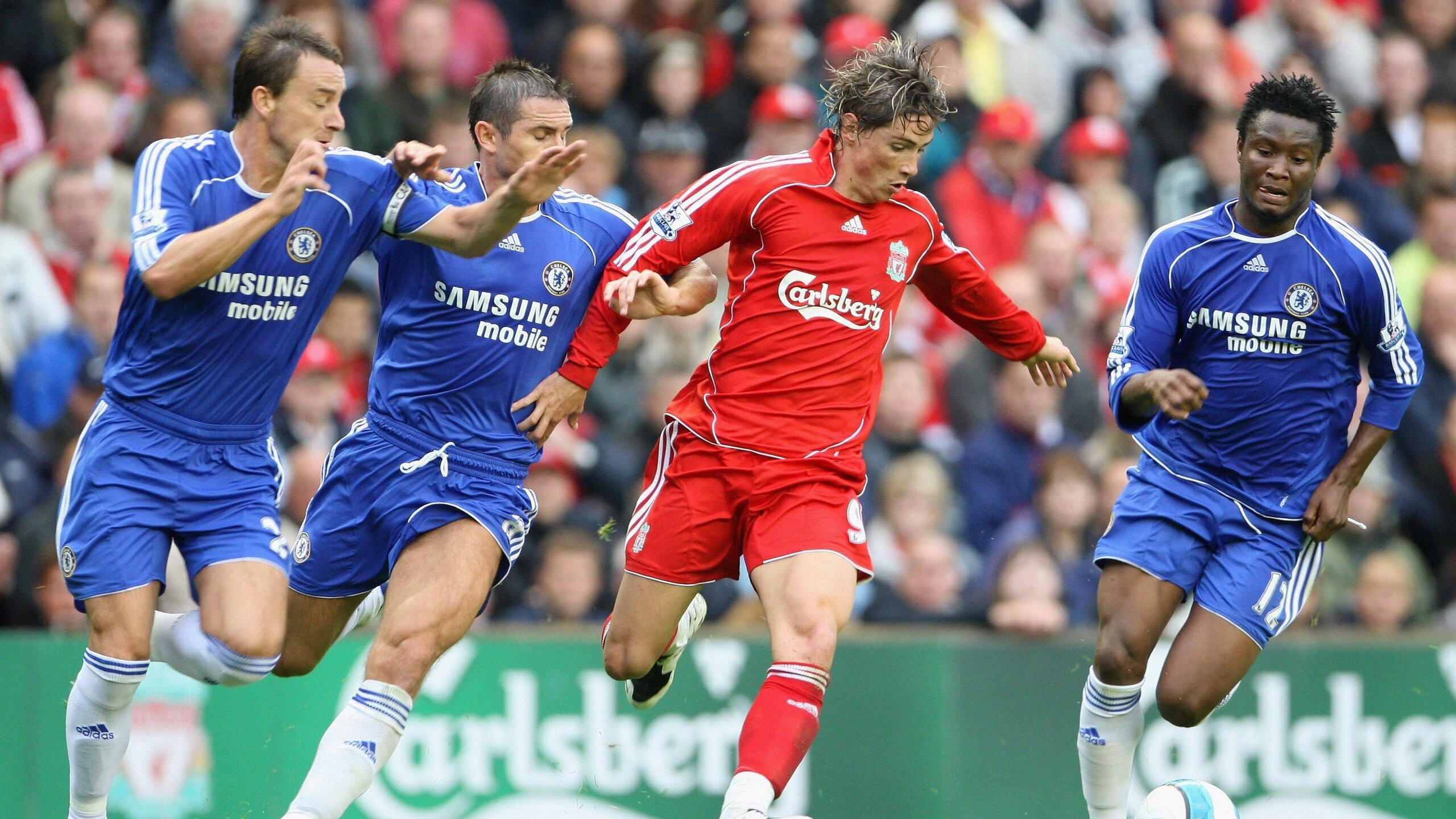 爱游戏手机游戏-法国中卫红牌+乌龙，成为焦点人物，法国中卫的