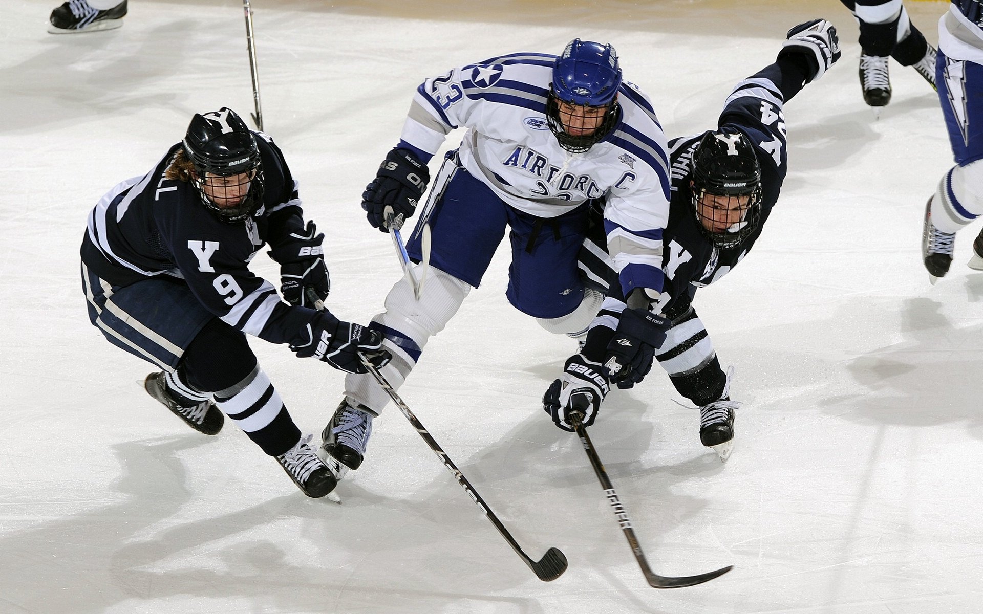 法国中卫红牌+乌龙，成为焦点人物，法国中卫的